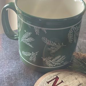 NWOT - large Hallmark Holiday mug 🎄